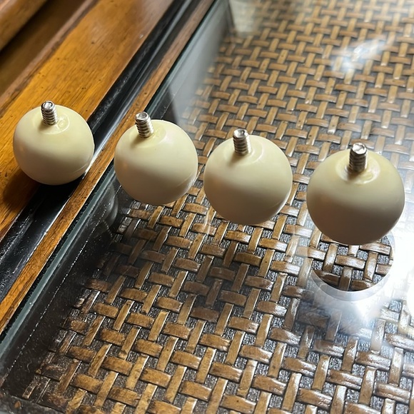 American Girl Illuma Room AG Mini’s Replacement Feet Set 4 Screw On Round Legs - Picture 1 of 2